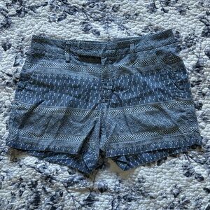 Navy and white patterned shorts #shorts #summer